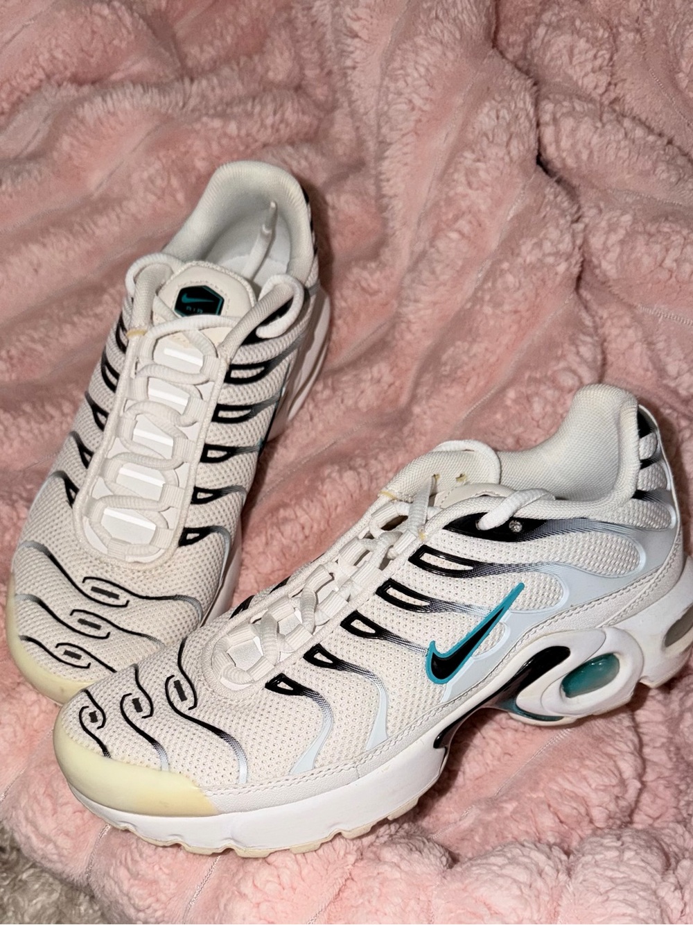 Nike Air Max Plus TN White Black Teal Sneakers Youth 5Y / Women’s 6.5